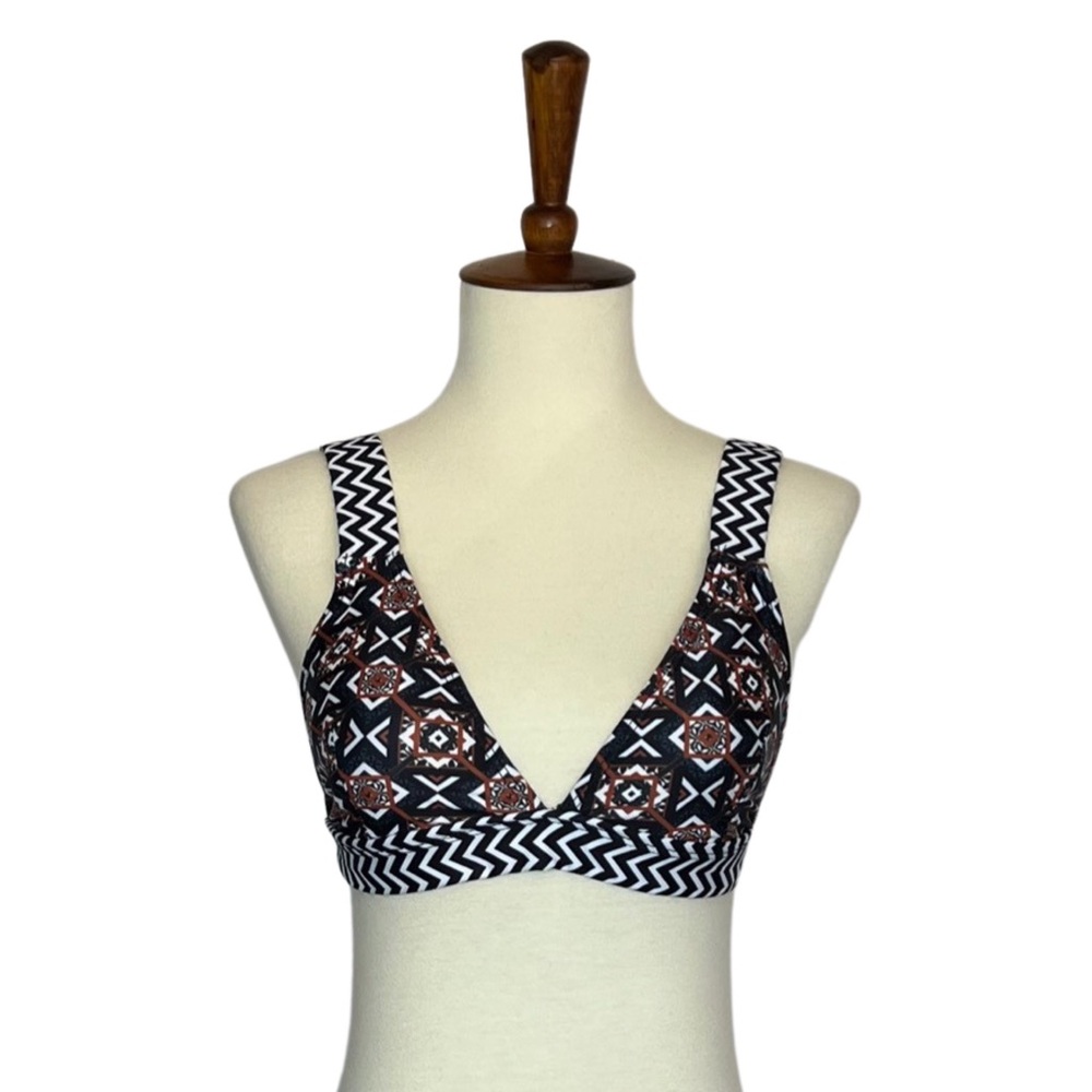 Strappy Black & White Chevron Geometric Bandage Bikini - Picture 6 of 15